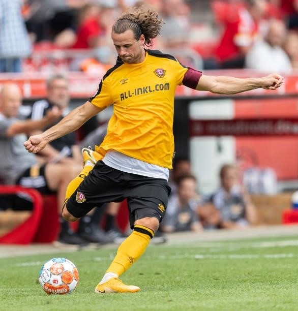 Yannick Stark of Dynamo Dresden takes a shot during the Pre-Season friendly match between 1. FC Union Berlin and Dynamo Dresden at Stadion An der...