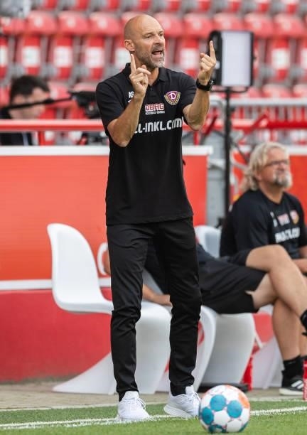 Head coach Alexander Schmidt of Dynamo Dresden gestures during the Pre-Season friendly match between 1. FC Union Berlin and Dynamo Dresden at Stadion...