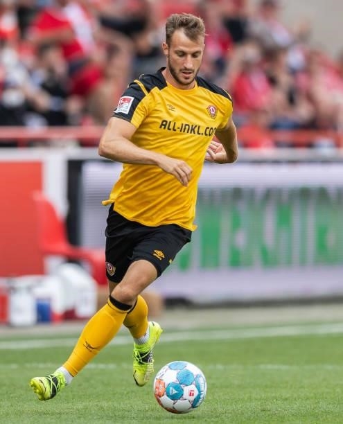 Pascal Sohm of Dynamo Dresden runs with the ball during the Pre-Season friendly match between 1. FC Union Berlin and Dynamo Dresden at Stadion An der...