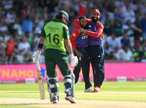 Adil Rashid of England celebrates with Moeen Ali after catching out Mohammad Rizwan of Pakistan from his own bowling during the Second Vitality...