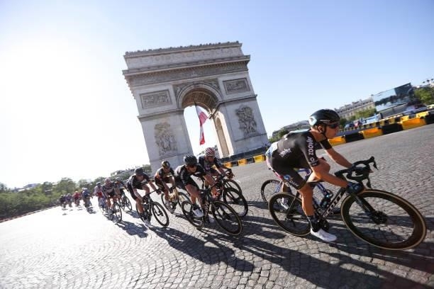 Riders around the Arc de Triomphe during the final stage 21 of the 108th Tour de France 2021, a flat stage of 108,4 km stage from Chatou to Paris...