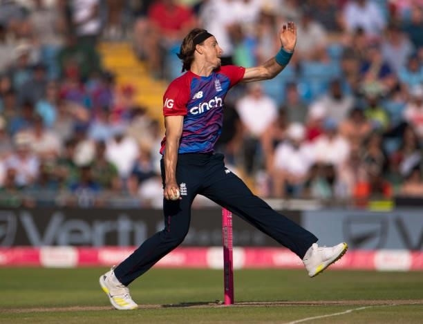 Tom Curran of England bowling during the 2nd T20I between England and Pakistan at Emerald Headingley Stadium on July 18, 2021 in Leeds, England.