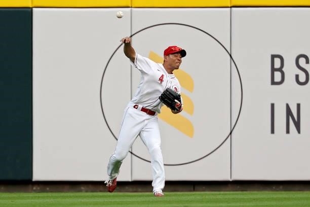 Shogo Akiyama of the Cincinnati Reds throws the ball to the infield in the second inning against the New York Mets at Great American Ball Park on...