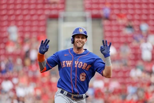 Jeff McNeil of the New York Mets rounds the bases after hitting a home run in the first inning against the Cincinnati Reds at Great American Ball...