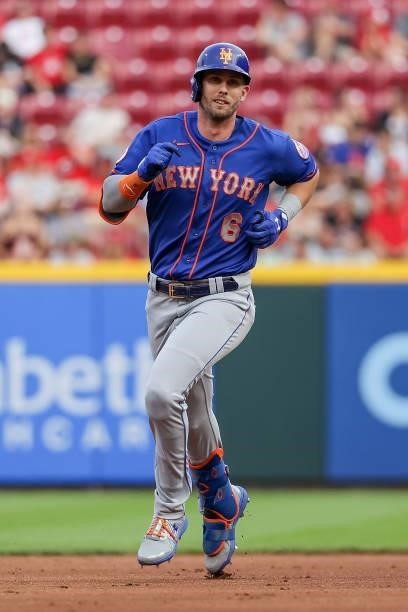 Jeff McNeil of the New York Mets rounds the bases after hitting a home run in the first inning against the Cincinnati Reds at Great American Ball...