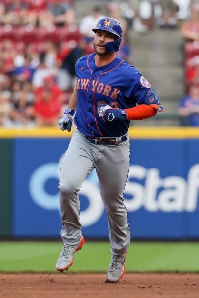 Pete Alonso of the New York Mets rounds the bases after hitting a home run in the first inning against the Cincinnati Reds at Great American Ball...
