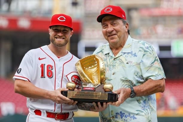 Hall of Famer Johnny Bench presents Tucker Barnhart of the Cincinnati Reds with a Rawlings Gold Glove award before the game against the New York Mets...