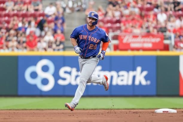 Pete Alonso of the New York Mets rounds the bases after hitting a home run in the first inning against the Cincinnati Reds at Great American Ball...