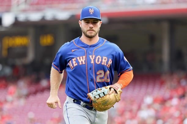 Pete Alonso of the New York Mets jogs across the field in the first inning against the Cincinnati Reds at Great American Ball Park on July 19, 2021...