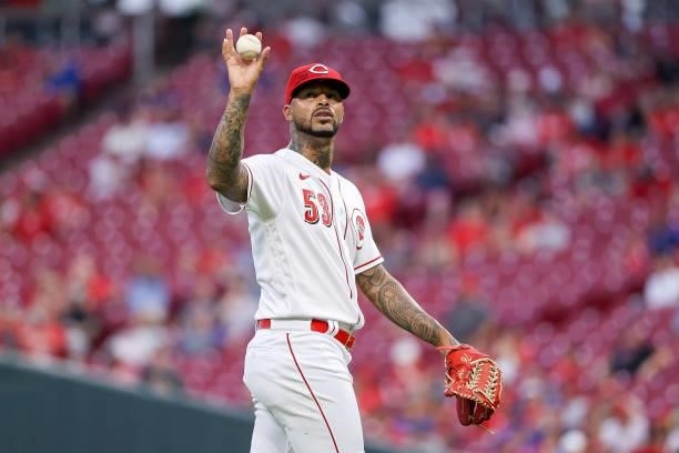 Vladimir Gutierrez of the Cincinnati Reds receives a throw in the fourth inning against the New York Mets at Great American Ball Park on July 19,...