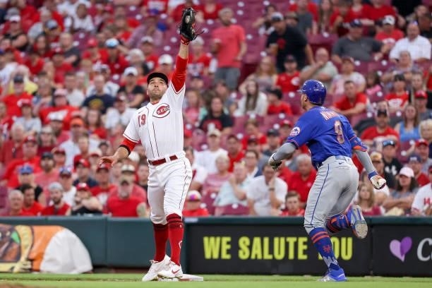 Joey Votto of the Cincinnati Reds receives a throw at first base to force out Brandon Nimmo of the New York Mets in the fourth inning at Great...