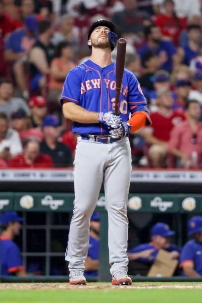 Pete Alonso of the New York Mets bats in the sixth inning against the Cincinnati Reds at Great American Ball Park on July 19, 2021 in Cincinnati,...