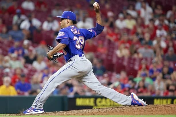 Edwin Diaz of the New York Mets pitches in the eighth inning against the Cincinnati Reds at Great American Ball Park on July 19, 2021 in Cincinnati,...