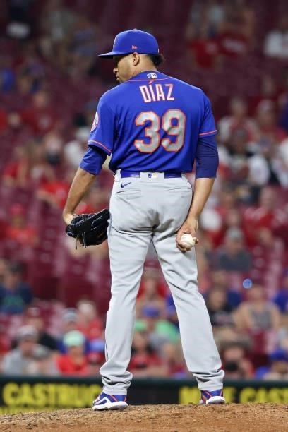 Edwin Diaz of the New York Mets pitches in the eighth inning against the Cincinnati Reds at Great American Ball Park on July 19, 2021 in Cincinnati,...