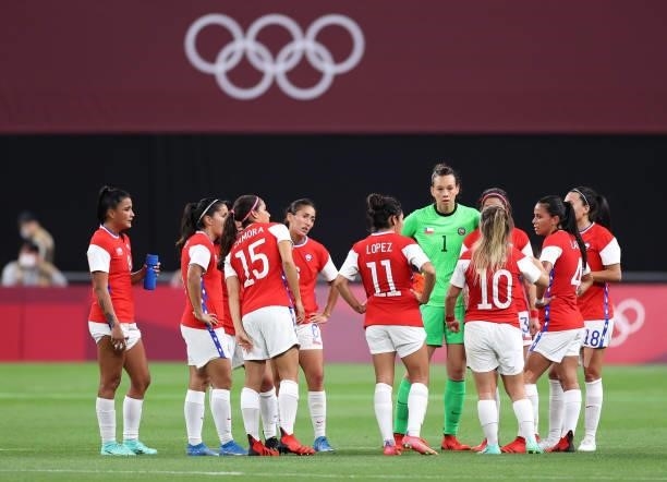 Players of Team Chile gather during the Women's First Round Group E match between Great Britain and Chile during the Tokyo 2020 Olympic Games at...