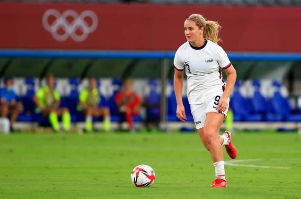 Lindsey Horan of the United States moves towards the box during a game between Sweden and USWNT at Tokyo Stadium on July 21, 2021 in Tokyo, Japan.