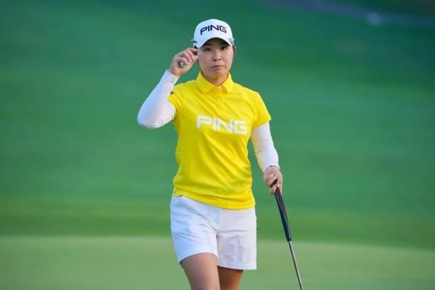 Mamiko Higa of Japan acknowledges fans after holing out on the 18th green during the first round of Daito Kentaku eHeyanet Ladies at Takino Country...