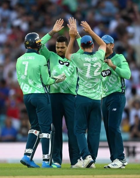Sunil Narine of Oval Invincibles celebrates with teammates after dismissing Jos Buttler of Manchester Originals during the Hundred match between Oval...