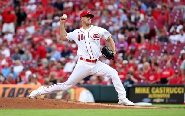 Tyler Mahle of the Cincinnati Reds throws a pitch against the St. Louis Cardinals at Great American Ball Park on July 23, 2021 in Cincinnati, Ohio.