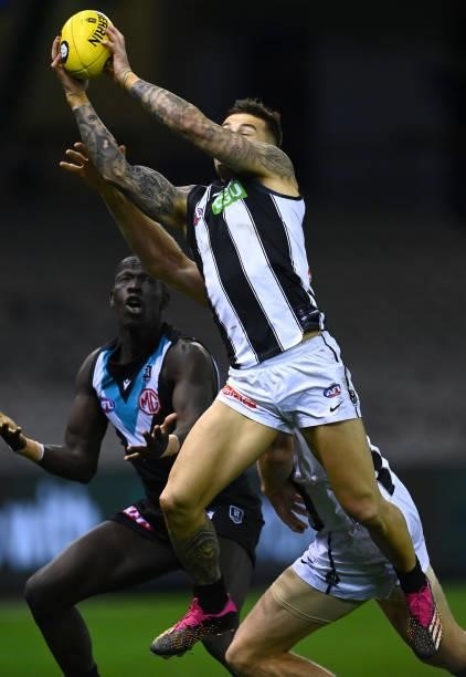 Jamie Elliott of the Magpies marks during the round 19 AFL match between Port Adelaide Power and Collingwood Magpies at Marvel Stadium on July 23,...