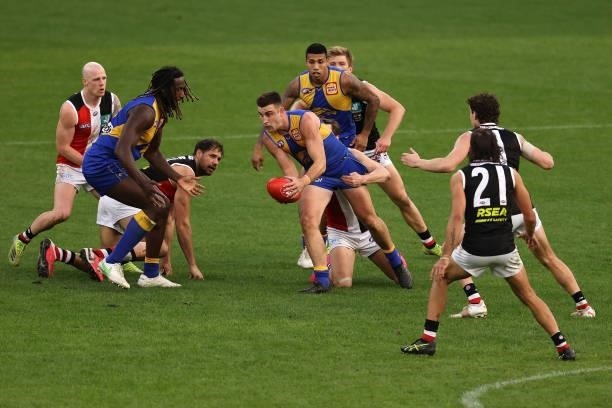 Elliot Yeo of the Eagles in action during the round 19 AFL match between West Coast Eagles and St Kilda Saints at Optus Stadium on July 24, 2021 in...