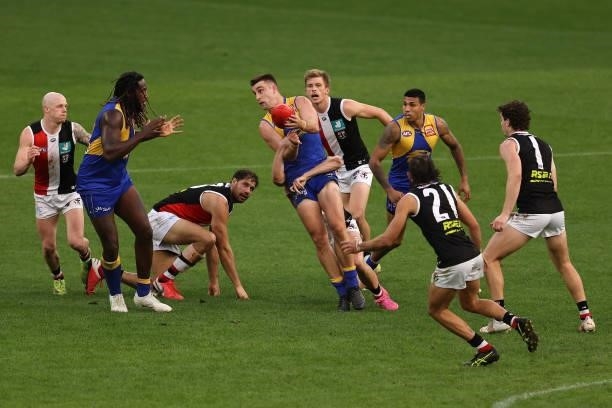 Elliot Yeo of the Eagles in action during the round 19 AFL match between West Coast Eagles and St Kilda Saints at Optus Stadium on July 24, 2021 in...