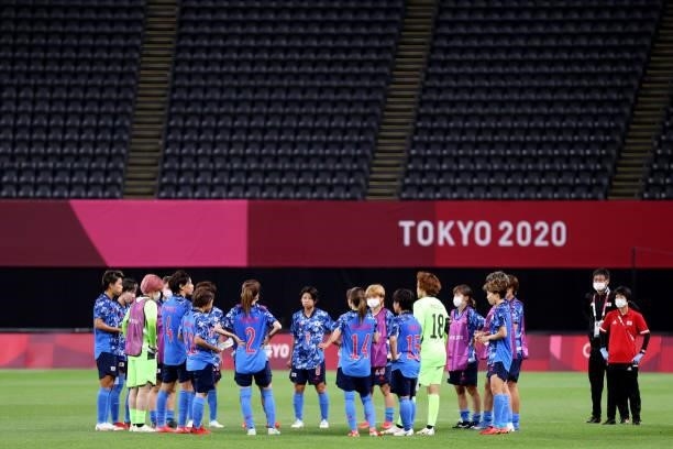 Players of Team Japan gather following defeat in the Women's First Round Group E match between Japan and Great Britain on day one of the Tokyo 2020...