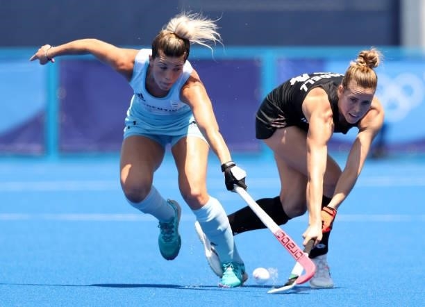 Rose Keddell of Team New Zealand and Agustina Albertarrio of Team Argentina battle for a loose ball during the Women's Pool B match on day two of the...