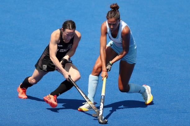 Kelsey Smith of Team New Zealand and Valentina Raposo Ruiz de los Llanos of Team Argentina battle for a loose ball during the Women's Pool B match on...