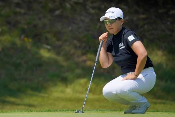 Jiyai Shin of South Korea lines up a putt on the 11th green during the final round of Daito Kentaku eHeyanet Ladies at Takino Country Club on July...