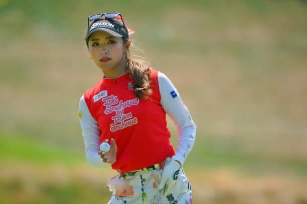 Reika Usui of Japan acknowledges fans on the 17th green during the final round of Daito Kentaku eHeyanet Ladies at Takino Country Club on July 25,...