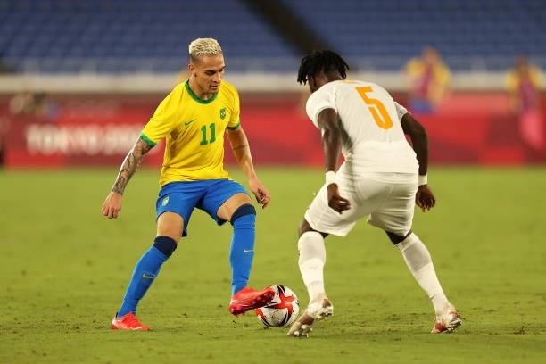 Antony of Team Brazil in possession whilst under pressure from Ismael Diallo of Team Ivory Coast during the Men's First Round Group D match between...