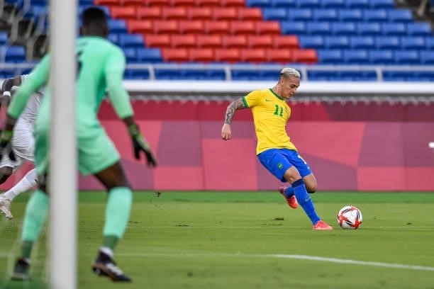 Antony of Brazil during the Tokyo 2020 Olympic Mens Football Tournament match between Brazil and Ivory Coast at Nissan Stadium on July 25, 2021 in...