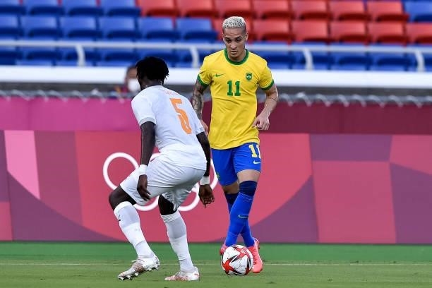 Ismael Diallo of Ivory Coast and Antony of Brazil during the Tokyo 2020 Olympic Mens Football Tournament match between Brazil and Ivory Coast at...