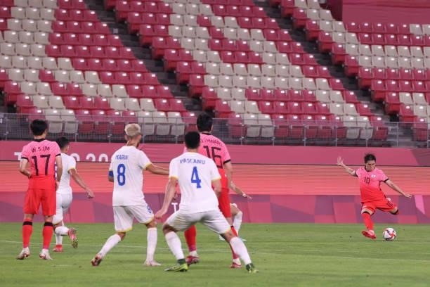 Donggyeong Lee of Team South Korea scores their side's second goal during the Men's First Round Group B match between Romania and Republic of Korea...