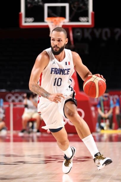 Evan Fournier of Team France drives to the basket against Team United States of America during the first half of the Men's Preliminary Round Group B...