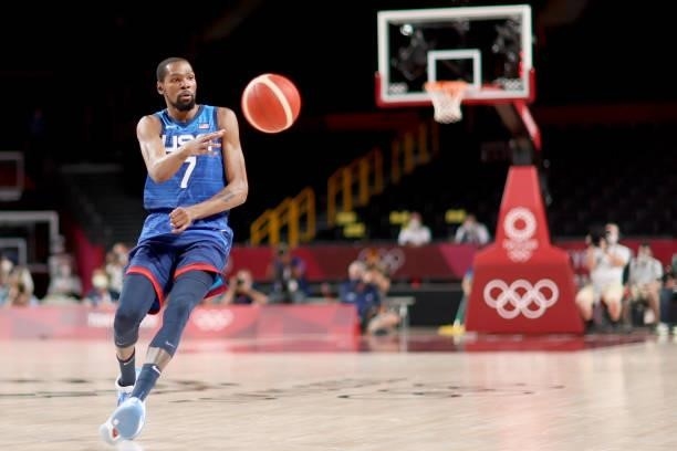Kevin Durant of Team United States passes the ball against Team France during the first half of the Men's Preliminary Round Group B game on day two...