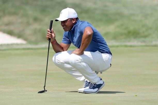 Jhonattan Vegas of Venezuela lines up a putt on the 11th green during the final round of the 3M Open at TPC Twin Cities on July 25, 2021 in Blaine,...