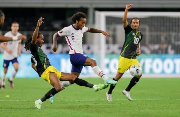 Gianluca Busio of the United States turns and moves with the ball during a game between Jamaica and USMNT at AT&T Stadium on July 25, 2021 in Dallas,...