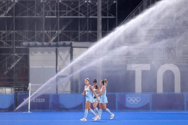 Argentina players leave the pitch following the Women's Preliminary Pool B match between Argentina and Spain on day three of the Tokyo 2020 Olympic...
