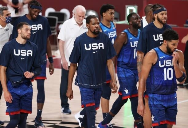 Kevin Durant of USA and teammates leave the court after the first half during the Men's Preliminary Round Group B basketball game between United...