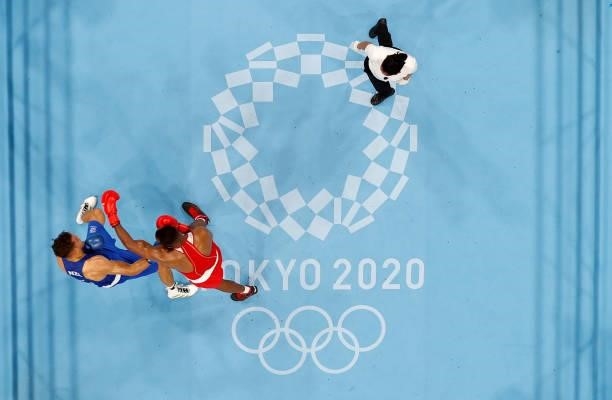 Youness Baalla of Morocco exchanges punches with David Nyika of New Zealand during the Men's Heavy on day four of the Tokyo 2020 Olympic Games at...