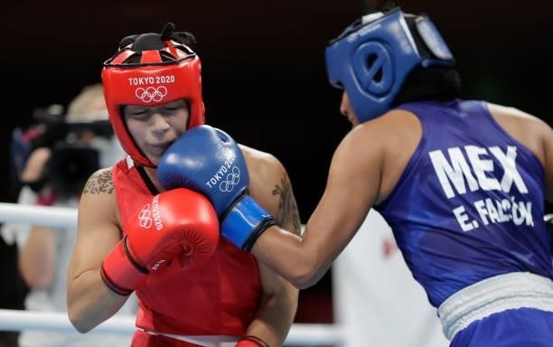 Rebecca Nicoli of Italy exchanges punches with Esmeralda Falcon Reyes of Mexico during the Women's Light on day four of the Tokyo 2020 Olympic Games...
