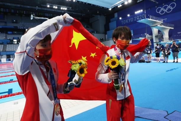 Gold medalists Yuxi Chen and Jiaqi Zhang of Team China pose after the medal ceremony for the Women's Synchronised 10m Platform Final on day four of...