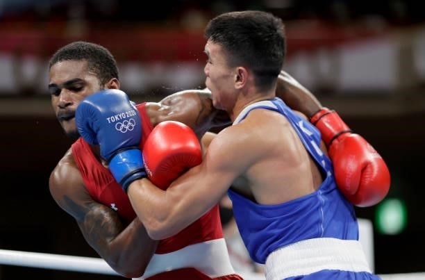 Delante Johnson of the United States exchanges punches with Ablaikhan Zhussupov of Kazakhstan during the Men's Welter on day four of the Tokyo 2020...