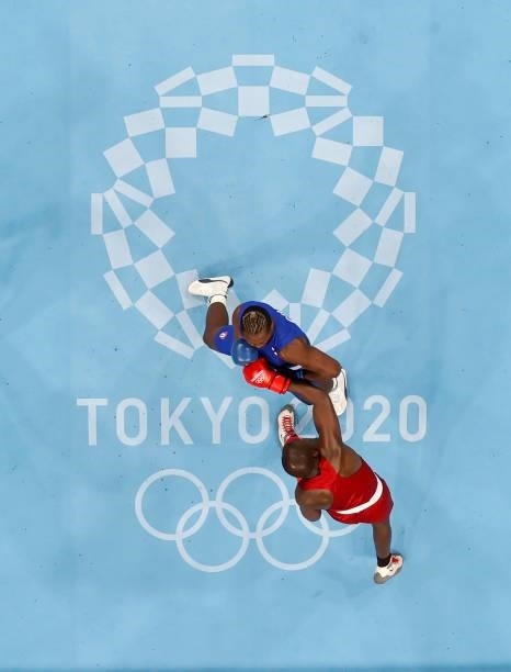 Elly Ajowi Ochola of Kenya exchanges punches with Julio la Cruz of Cuba during the Men's Heavy on day four of the Tokyo 2020 Olympic Games at...