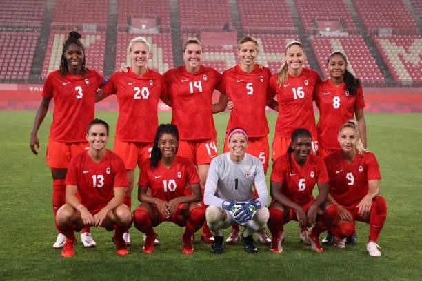 Players of Team Canada pose for a team photograph prior to the Women's Group E match between Canada and Great Britain on day four of the Tokyo 2020...