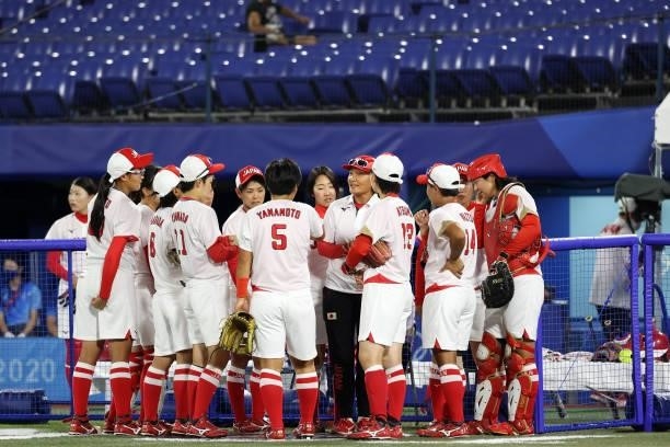 Team Japan huddles during the Softball Gold Medal Game between Team Japan and Team United States on day four of the Tokyo 2020 Olympic Games at...