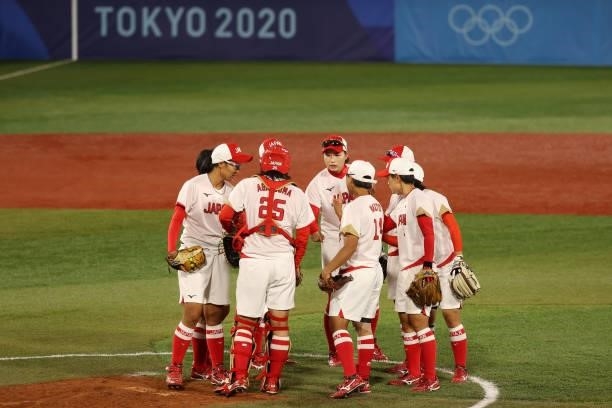 Team Japan huddles in the sixth inning during the Softball Gold Medal Game between Team Japan and Team United States on day four of the Tokyo 2020...