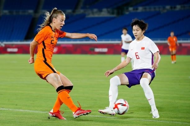 Wilms Lynn of Netherland pass the ball in the Women's First Round match during the Tokyo 2020 Olympic Games between Netherland and China at...